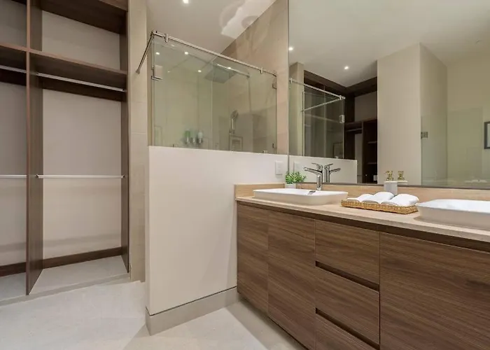Penthouse With Private Jacuzzi And 4 Bedrooms Apartment *
