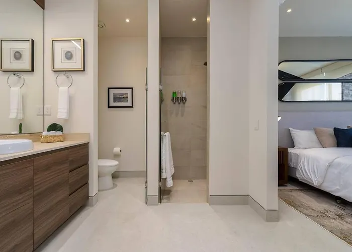 Penthouse With Private Jacuzzi And 4 Bedrooms Apartment *