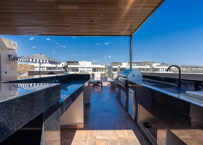 Penthouse With Private Jacuzzi And 4 Bedrooms Apartment *