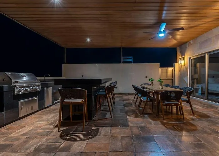 Penthouse With Private Jacuzzi And 4 Bedrooms Apartment *